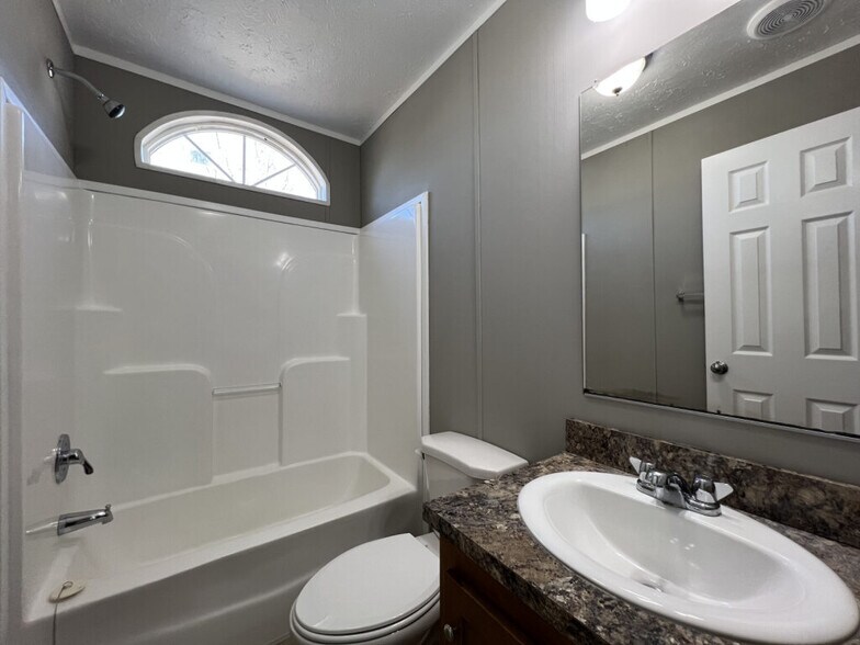 Building Photo - 35 Water Oak Ct