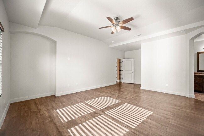 Building Photo - "Spacious 5-Bed Oasis with 3 Baths in Washington, UT – 3,171 Sq Ft of Comfort!"