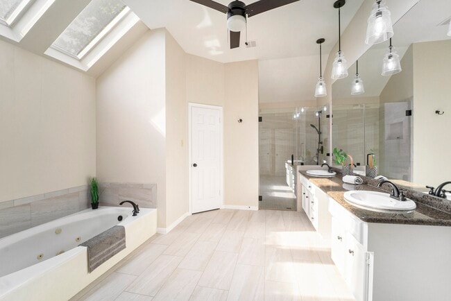 Building Photo - 15214 Park Estates Ln