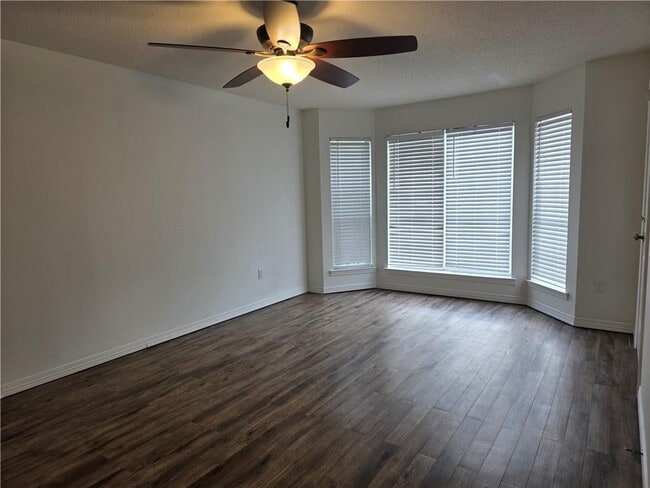 Building Photo - 5632 Bentley Ct