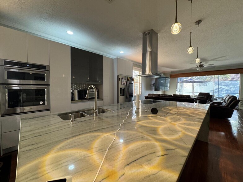 Building Photo - 11745 Via Lucerna Cir