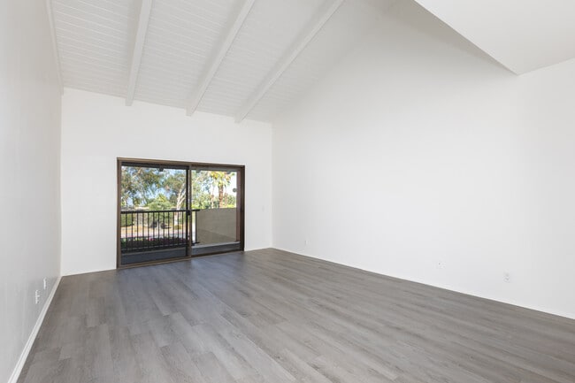 Building Photo - 1411 N Sunrise Way