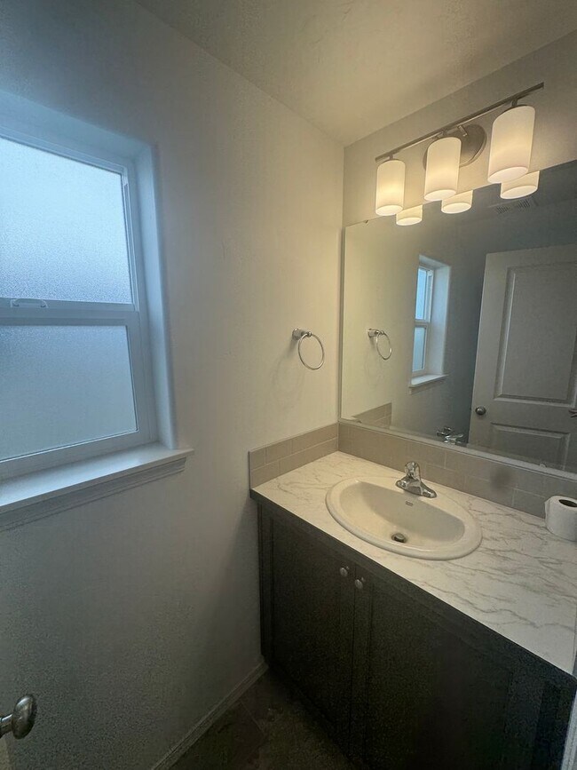 Building Photo - Modern Comfort in Kuna! – 3 Bed | 2.5 Bath...