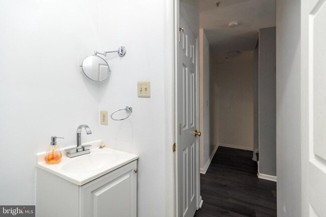 Building Photo - 483 Fort Hill Cir