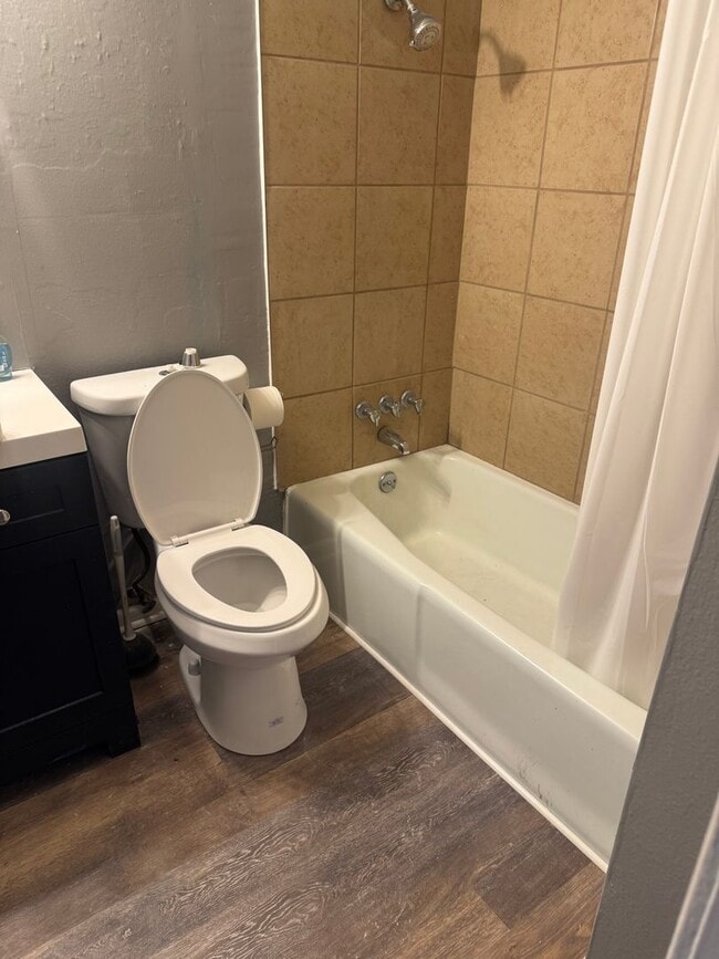 Building Photo - Completely Remodeled 3 Bed, 2 Bath Home in...