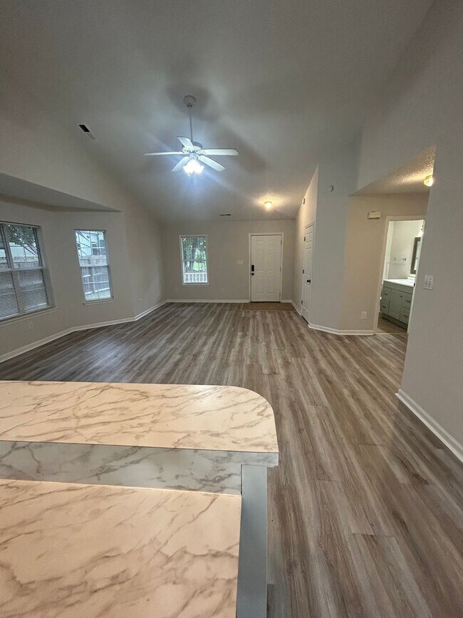 Building Photo - 3613 Farmington Pl