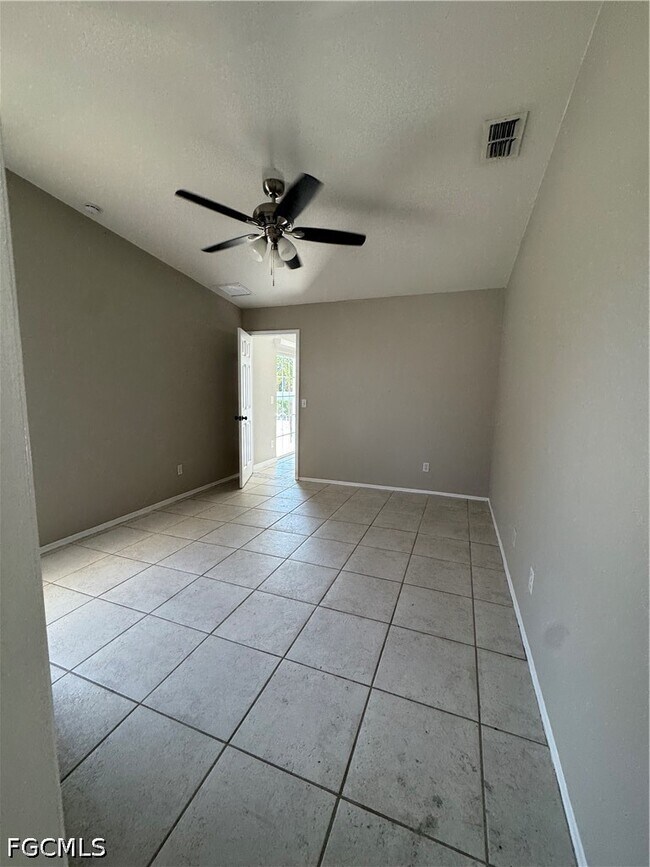 Building Photo - 1700 NE 12th St