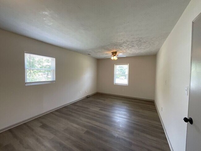 Building Photo - 8919 Yarmouth Dr