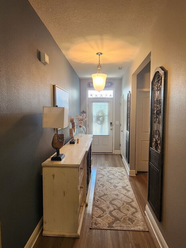 Building Photo - 104 Moonraker Cir