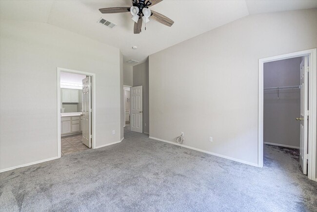 Building Photo - 16100 S Great Oaks Dr