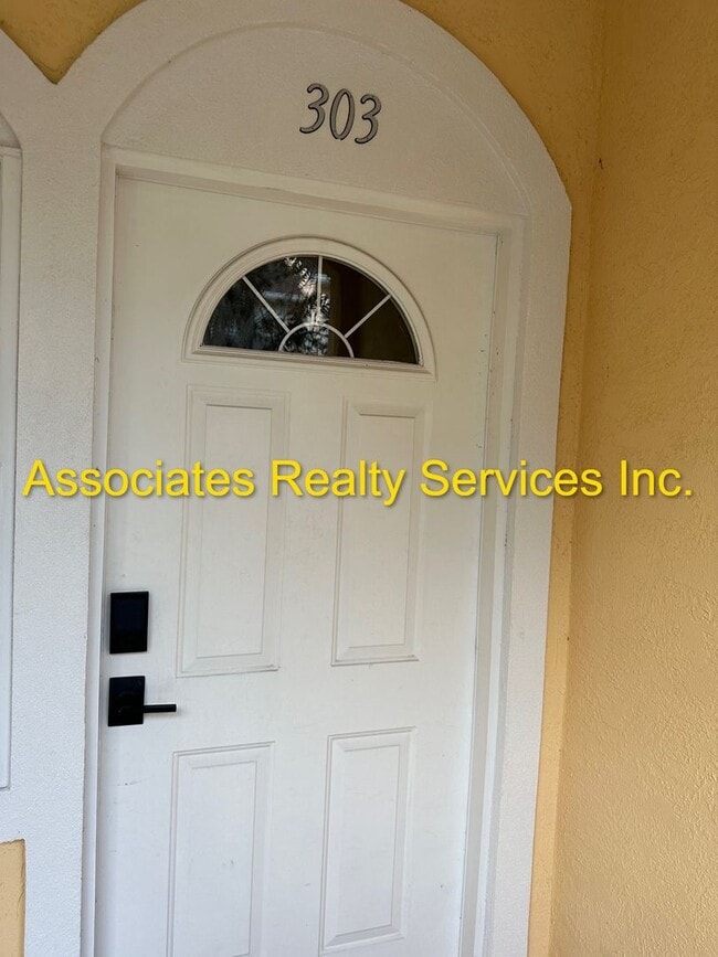 Building Photo - LOOK! Hot on the market! Spacious 2 bedroom condo in Mallorca Square! LOOK!