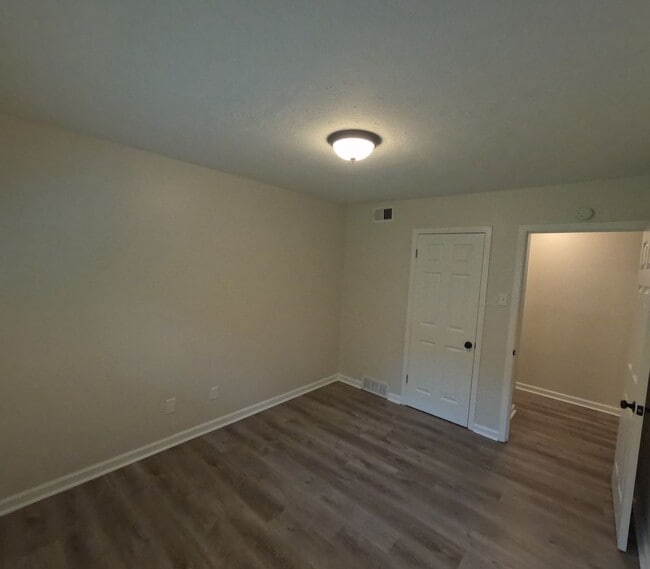 Building Photo - Fully Renovated 2BR Duplex Near University of Memphis | Pet Friendly