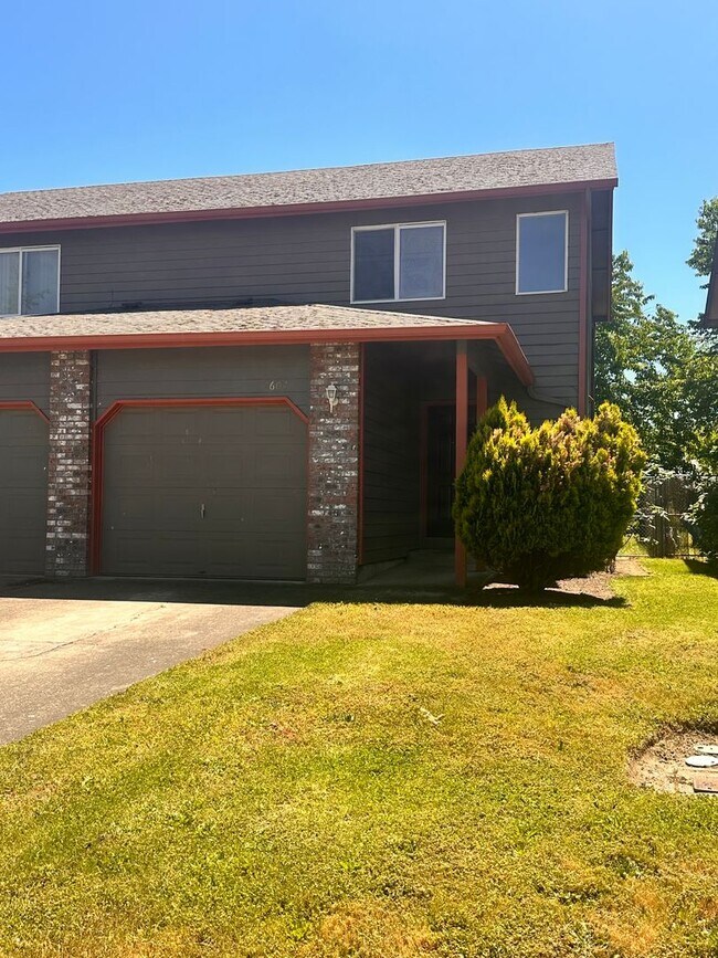Building Photo - 2607 S Cloverleaf Loop