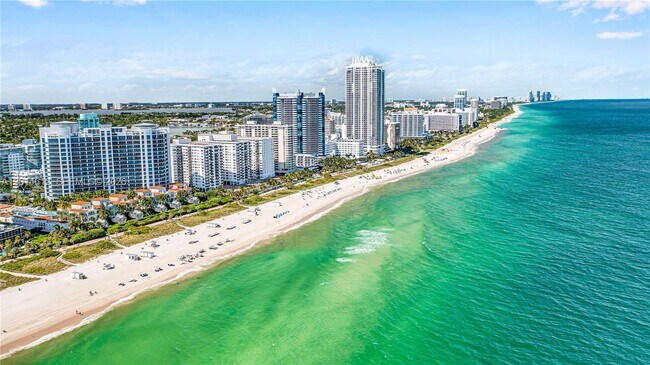 Building Photo - 5959 Collins Ave
