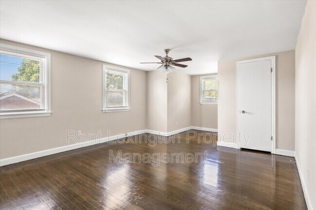 Building Photo - 1462 Meadowthorpe Ave