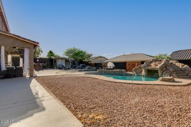 Building Photo - 18472 W Desert Ln