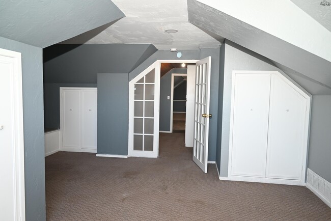 Building Photo - 1110 Rosemary Dr