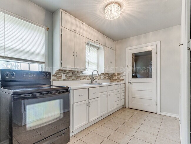 Building Photo - 7105 NW 39th St
