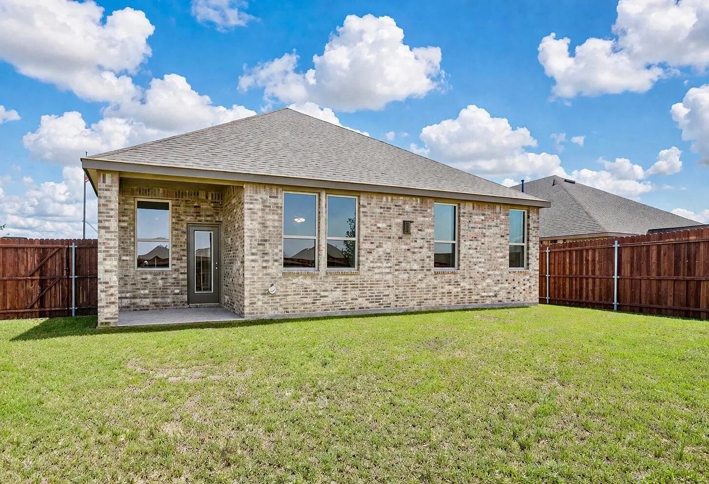 Building Photo - Room in House on Newby Ln