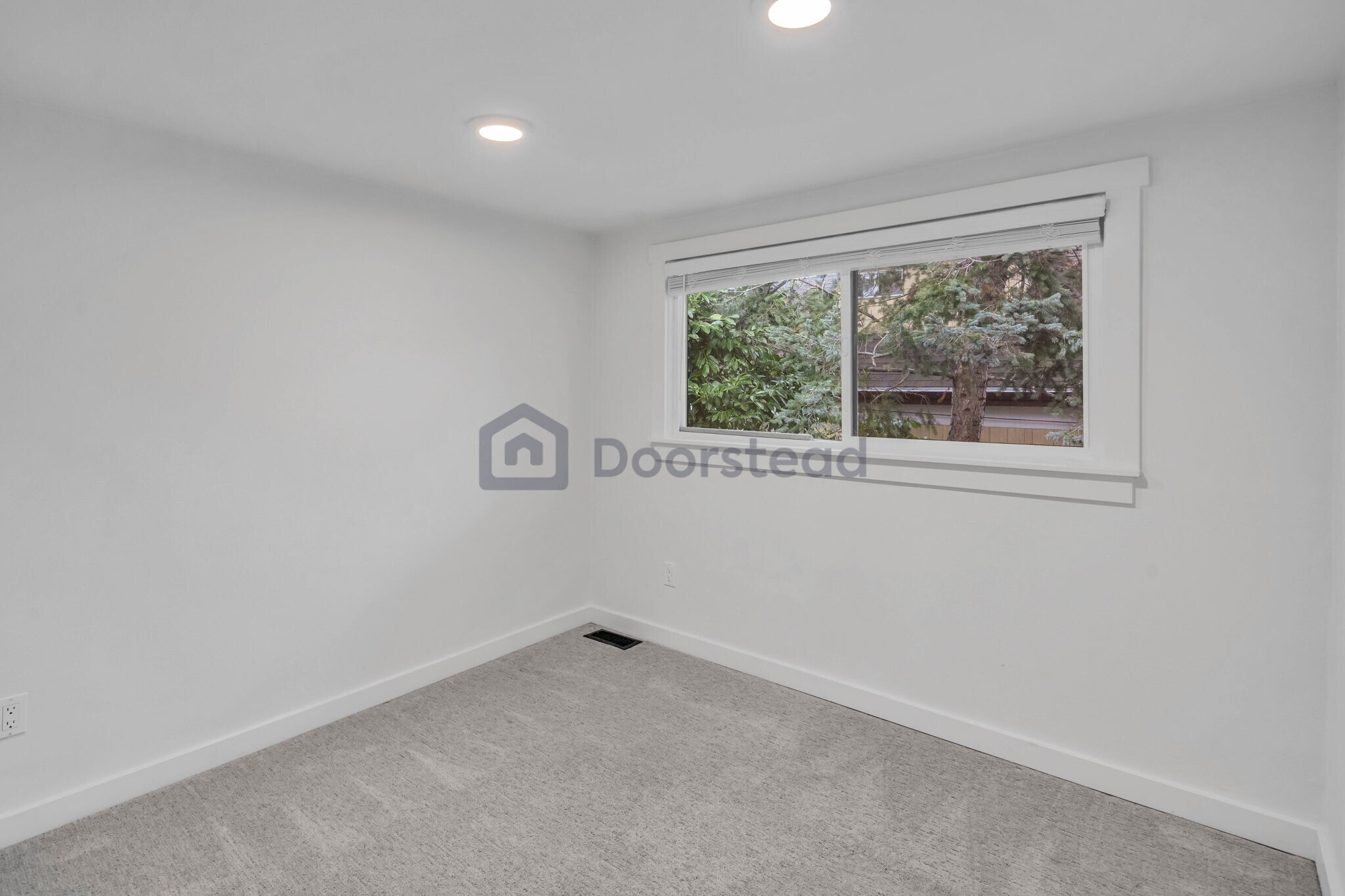 Building Photo - 924 24th Ave S