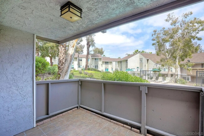 Building Photo - Bright 1BR with Private Balcony, In-Unit Laundry & Pool Access in Central San Diego