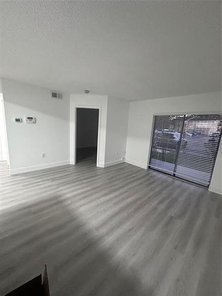 Building Photo - 450 Palm Cir W