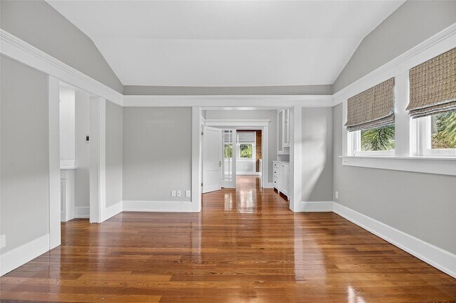 Building Photo - 3003 W Harbor View Ave