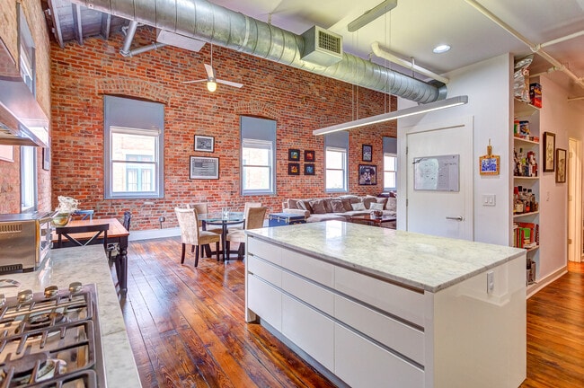 Building Photo - 246 N Court St