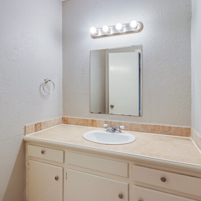 Building Photo - 5352 Wonder Dr