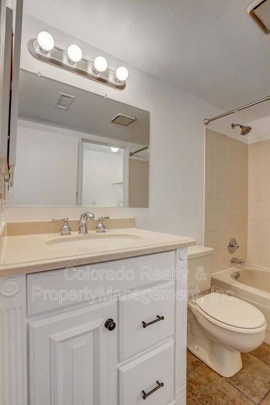 Building Photo - 8225 Fairmount Dr
