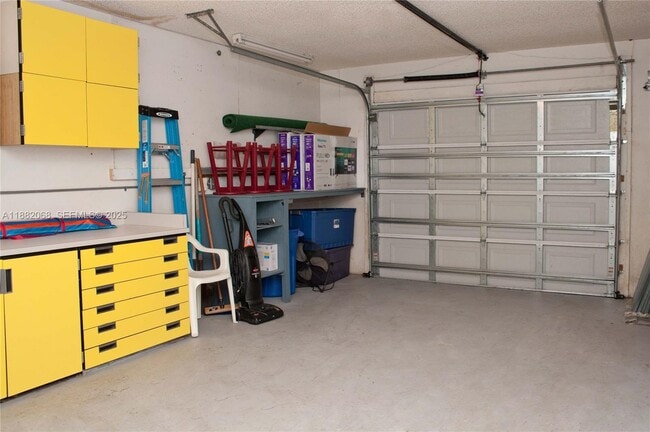 Building Photo - 722 SE Thanksgiving Ave