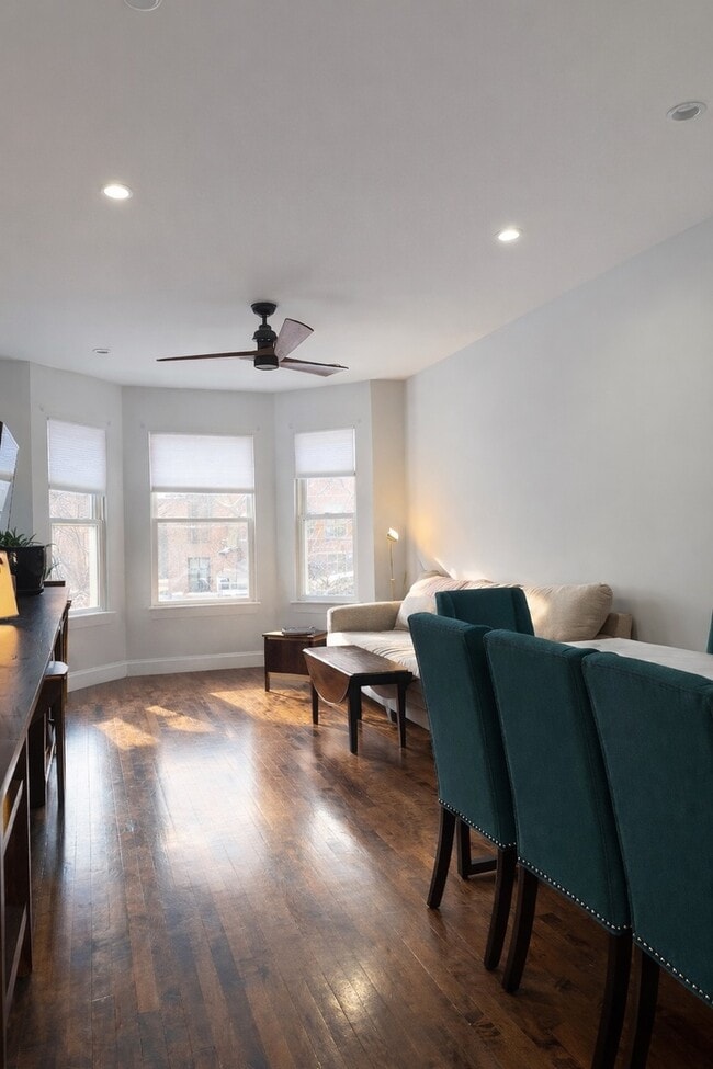 Building Photo - 4151 W Fullerton Ave