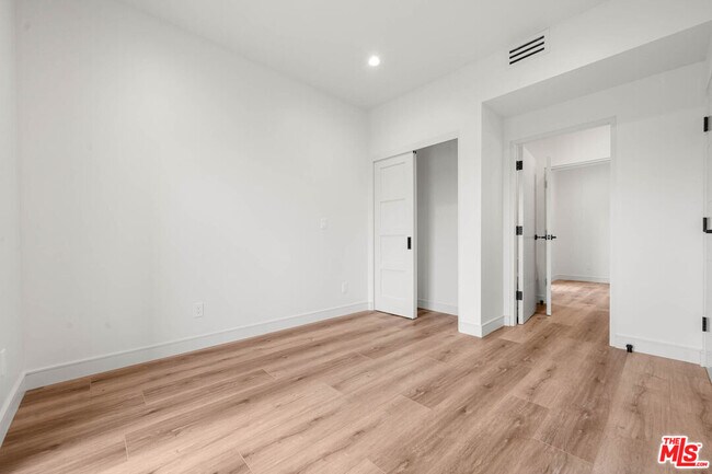 Building Photo - 1920 S Sherbourne Dr