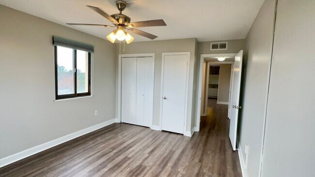 Building Photo - Newly Renovated Condo Located In Highly Desirable Area Of Forest Acres!