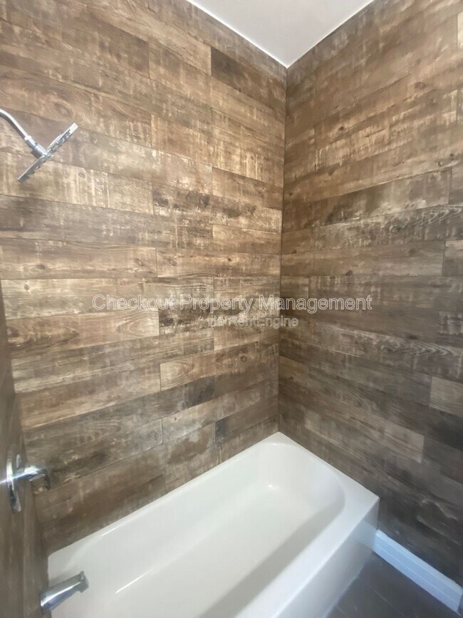 Building Photo - 3030 Chippewa St