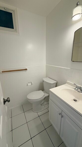 Building Photo - 1735 Gales Pl NE