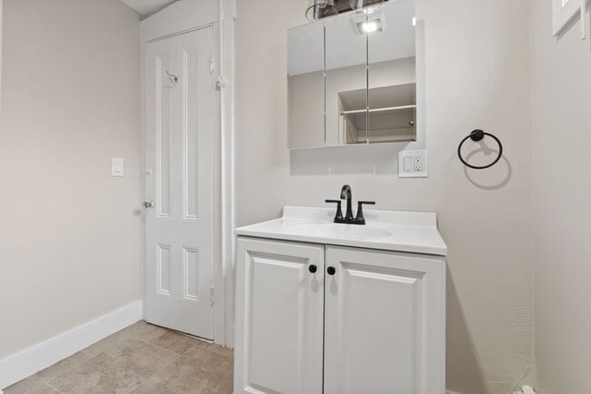 Building Photo - 26 High St