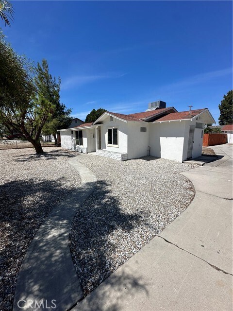 Building Photo - 454 S Rosario Ave