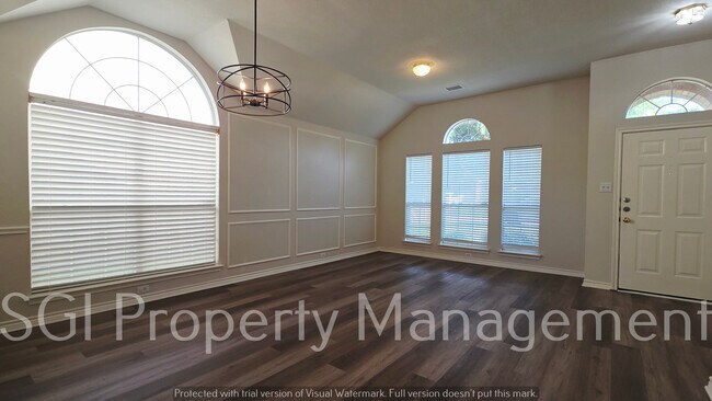 Building Photo - 3305 Woodbluff Ln