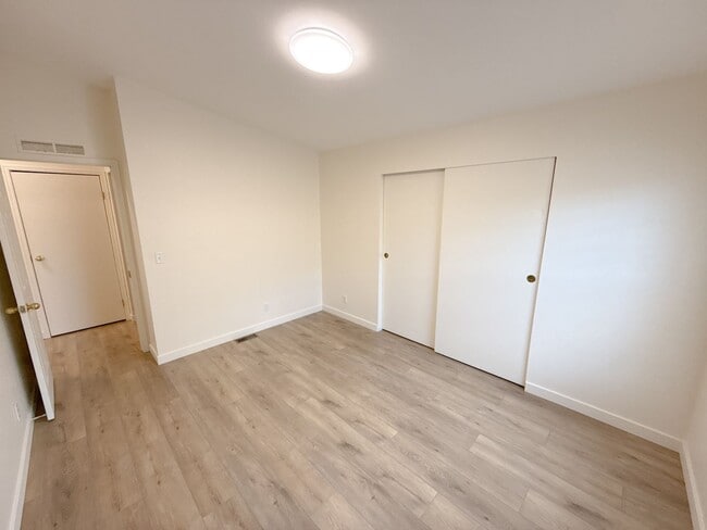 Building Photo - 3 Bedroom, 2 bath house