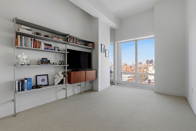 Building Photo - 360 Newbury St