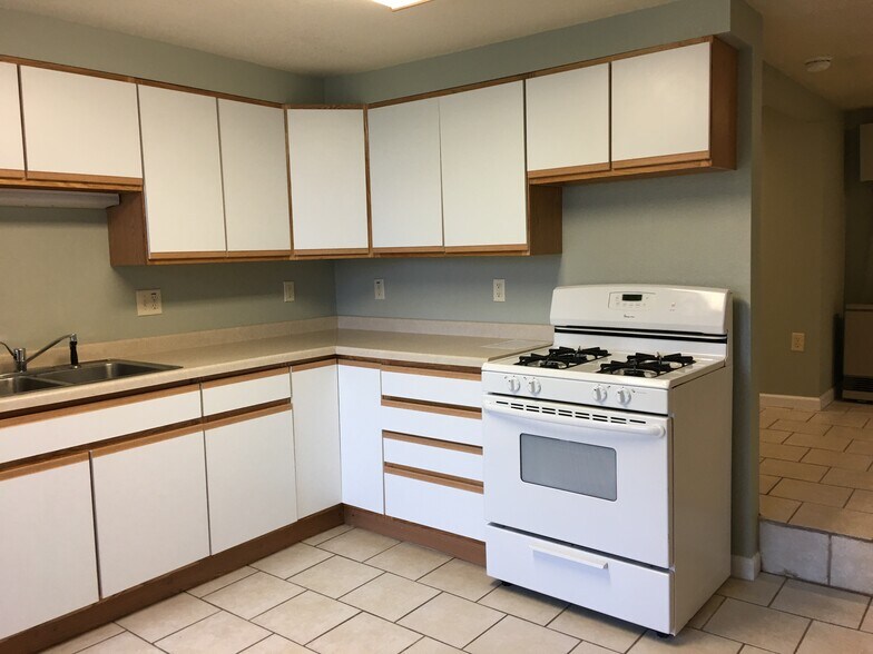 Building Photo - 725 E 5th St