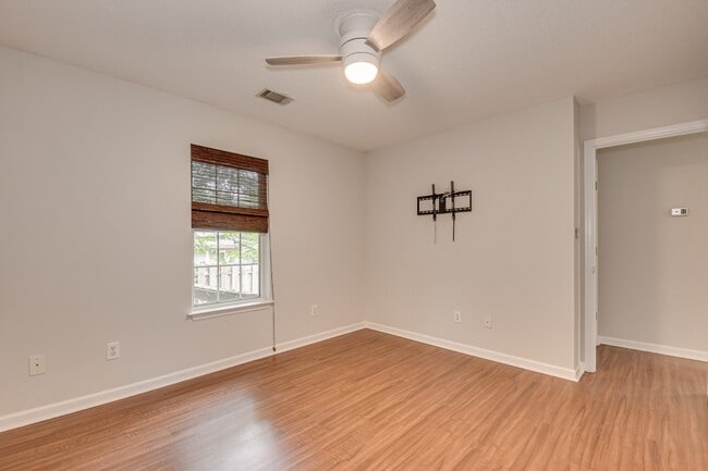 Building Photo - 2019 Hopetown Dr