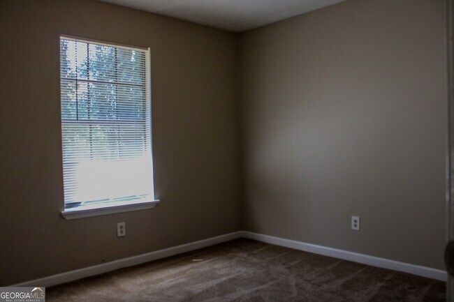 Building Photo - 61 Scoby Ct