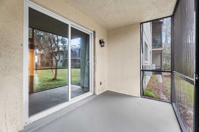 Building Photo - Move-In Ready 2 BR/ 2BA Condo on Southside close to Truman