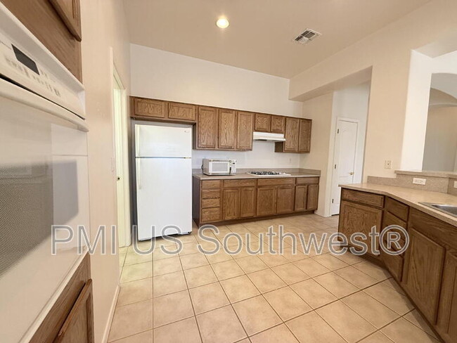 Building Photo - 2657 Edgewater Dr