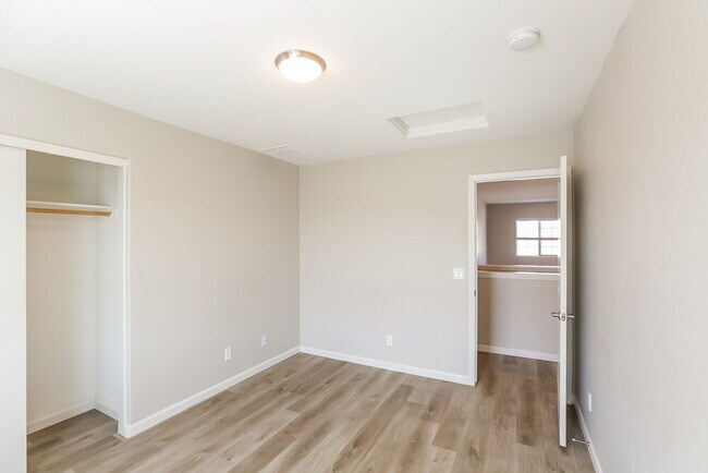 Building Photo - 3007 W La Salle St