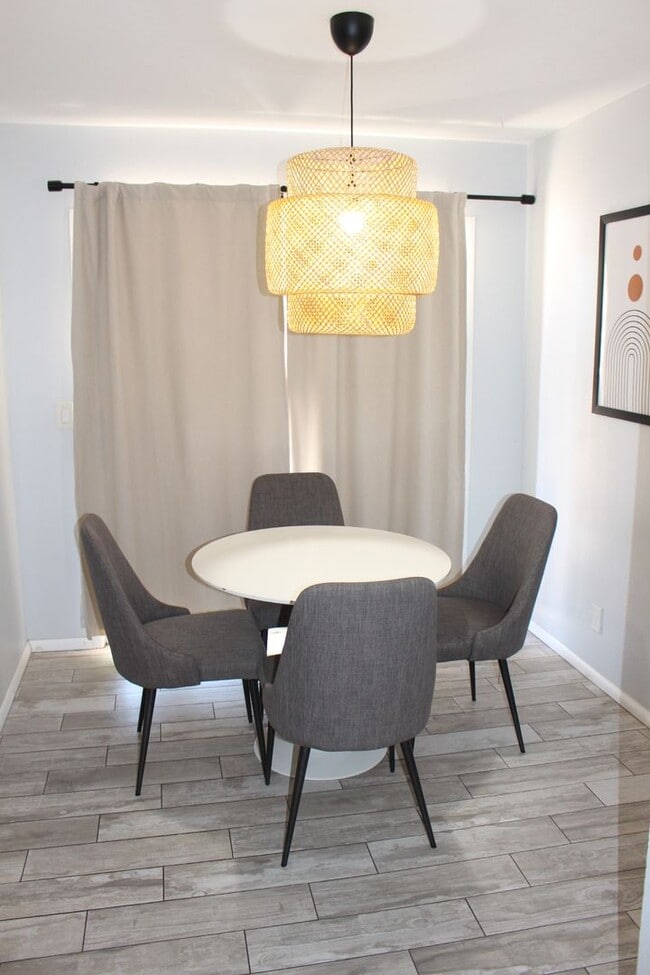 Building Photo - Scottsdale Condo
