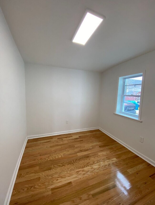 Building Photo - 425 Drummond Ave