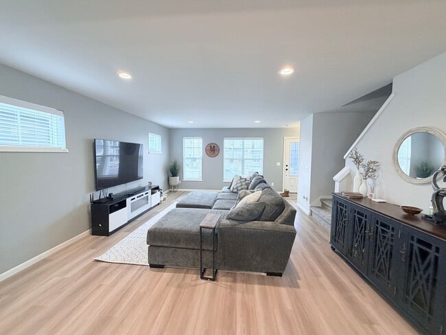 Building Photo - 3 Bed / 2.5 Bath Brand New House in Waunakee, WI!